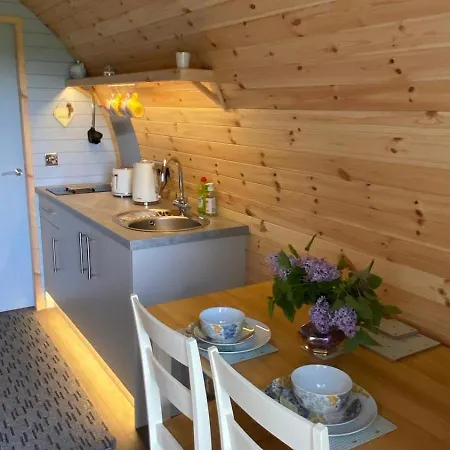 Campsie Luxury Pods With Hot Tub Hotel Glasgow Exterior photo