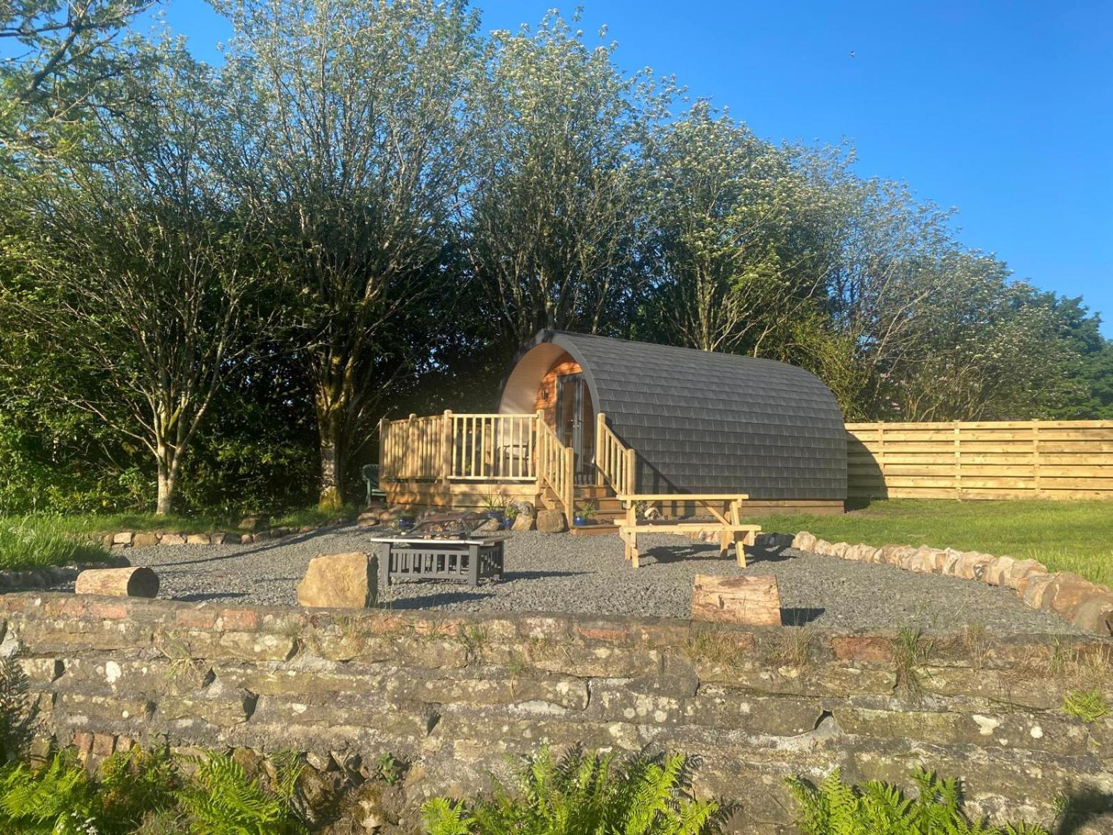 Luxuszelt Campsie Luxury Pods With Hot Tub Glasgow